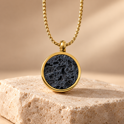 Collier avec pierre volcanique