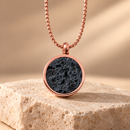 Collier avec pierre volcanique