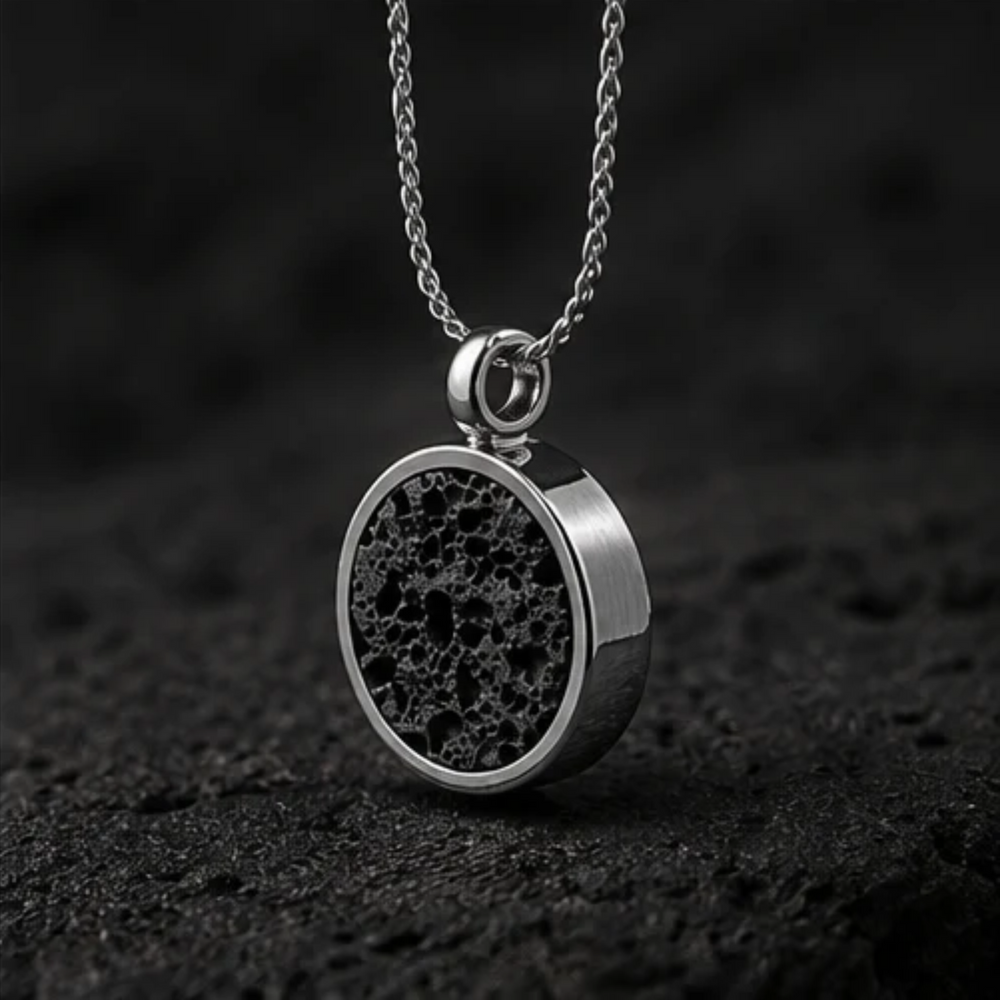 Collier avec pierre volcanique