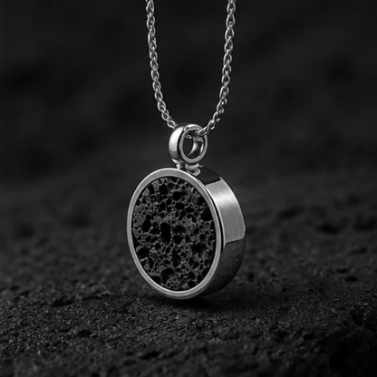Collier avec pierre volcanique